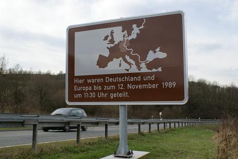 Hinweisschild an der B 249 bei Mühlhausen in Thüringen
